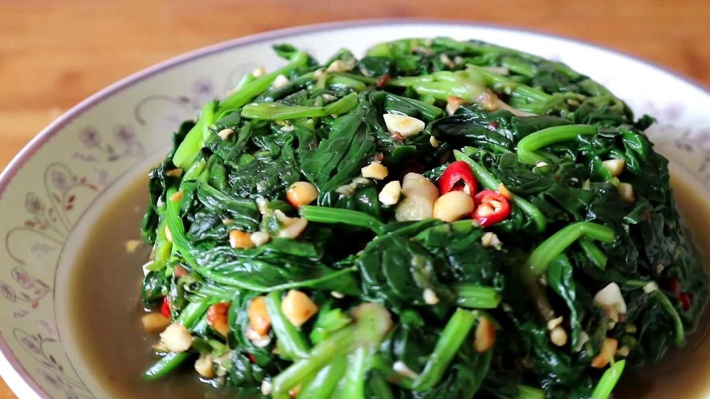 美味的凉拌菠菜泥