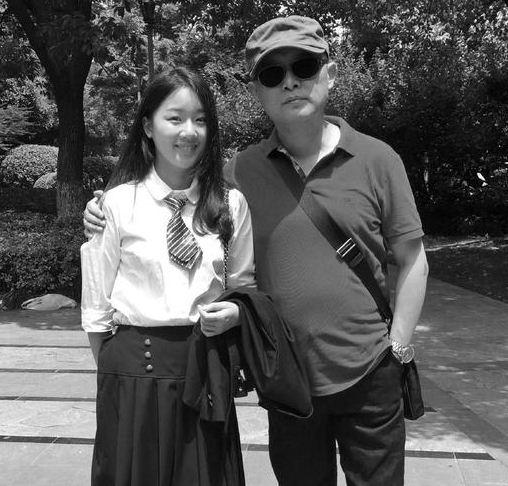 中评社北京6月11日电/今日,孟非通过微博发出了自己和女儿小苹果的