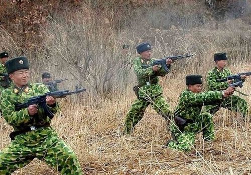 资料图:朝鲜特种部队士兵进行射击训练
