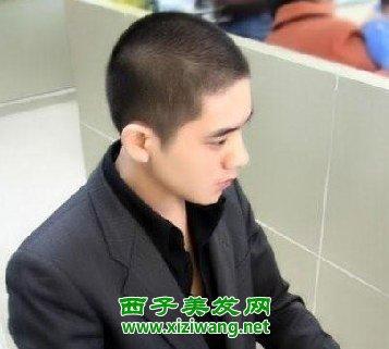 洋溢着满满的阳光帅气的清爽平头短发发型,是一款十分霸气的个性短发