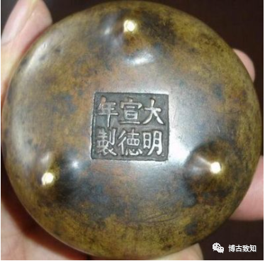 宣德炉六字款识六字款,随意书者为多,字体不规整;鎏金或散鎏金宣德炉