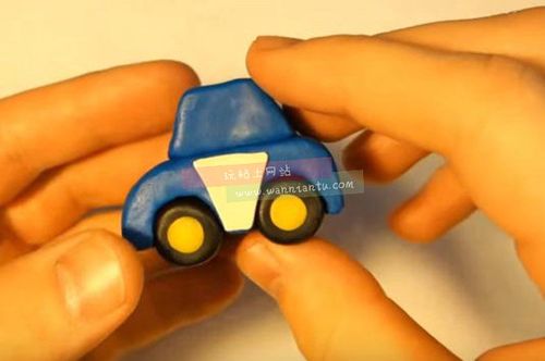 软陶制作的蓝色玩具警车(2)