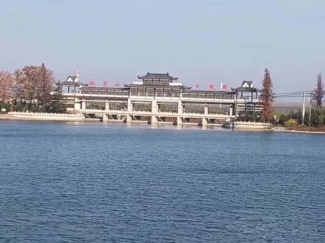 瑞丰湖湖面如镜,烟波浩渺