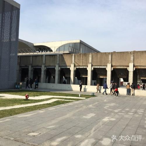 龙美术馆西岸馆停车场