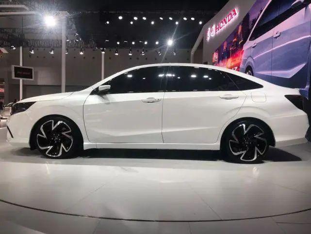 被忽视的本田小雅阁比速腾更大配后排小桌板油耗低至3毛不足10万