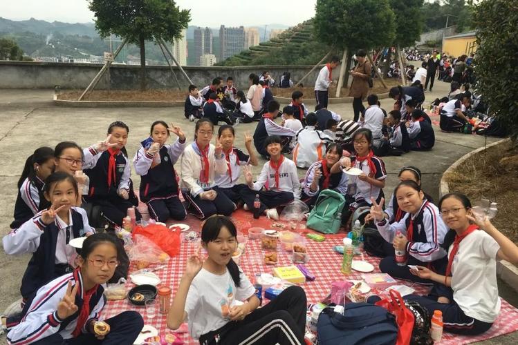 再看看他们的野餐