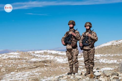 大年三十,昆木加哨所上战士正在站岗,节日坚守岗位,这是作为边防军人