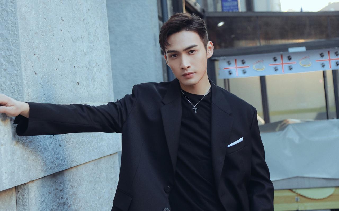 张彬彬街拍帅气写真电脑桌面壁纸图片