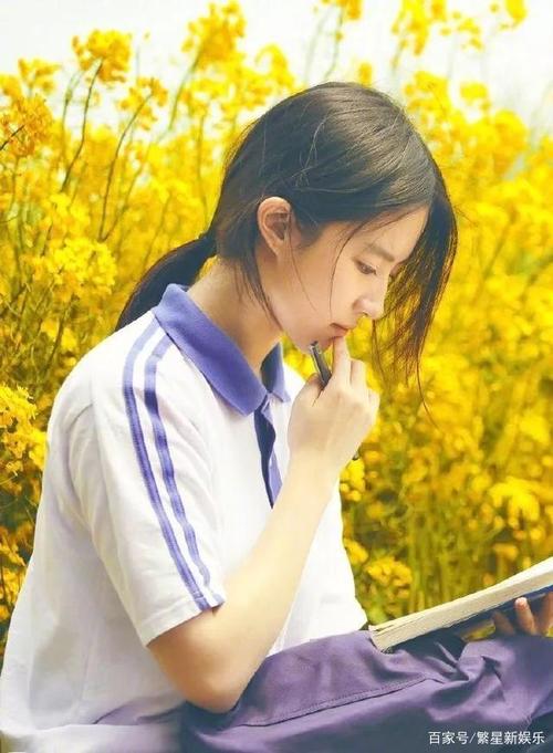 女星校服造型哪家强?陈都灵,刘亦菲,赵露思谁才是校服