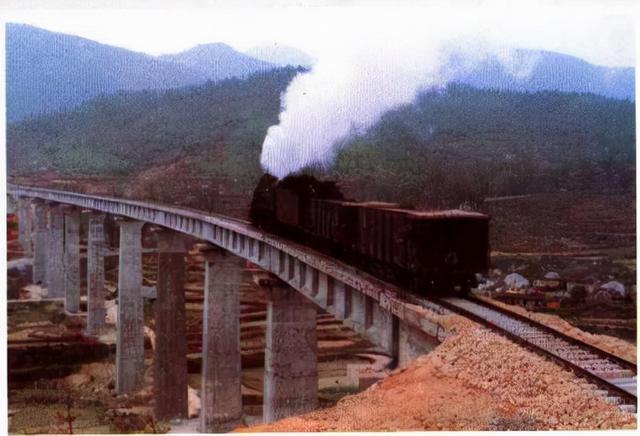 每日一路广梅汕铁路