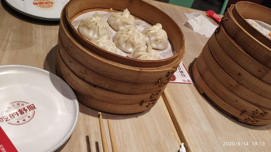 感觉环境一般 空调太不凉快 一般般 或许我们也小笼包弄堂小笼包