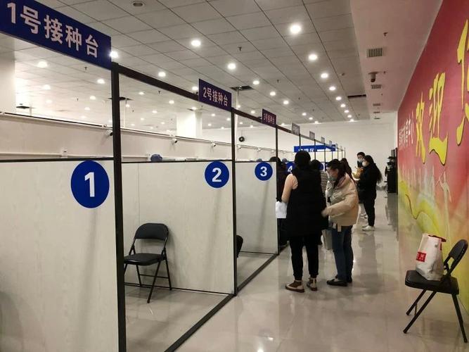 另外,张家港市同时还有一个保税区(金港镇)崇真中学体育馆的集中接种