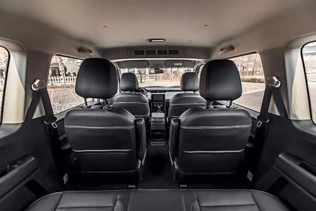 五菱宏光plus 1.5l仅5.88万起 还有8座版