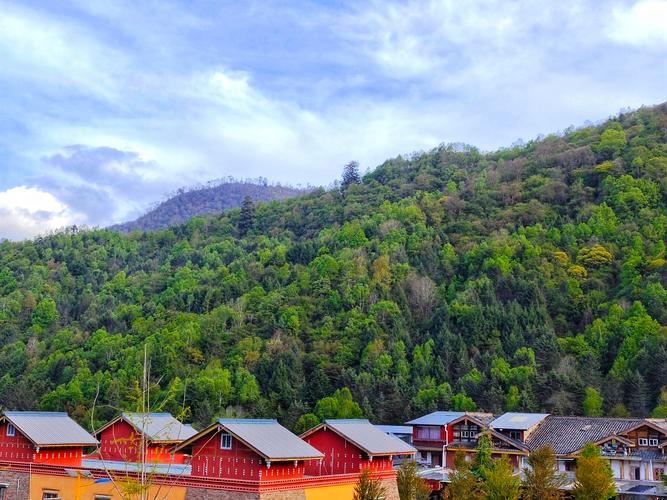 雅安市宝兴县硗碛乡场镇是四川省雅安市宝兴县下辖的一个藏族乡,以