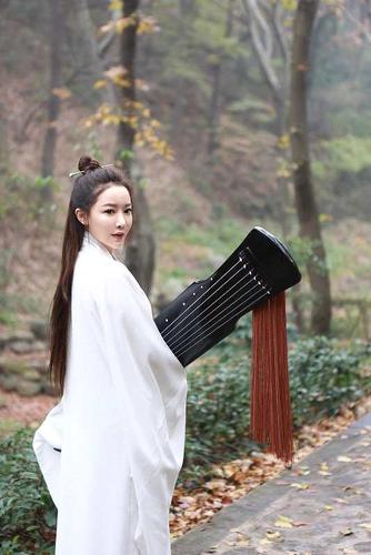 紫鑫以时尚为媒传播传统文化获赞最美女道士