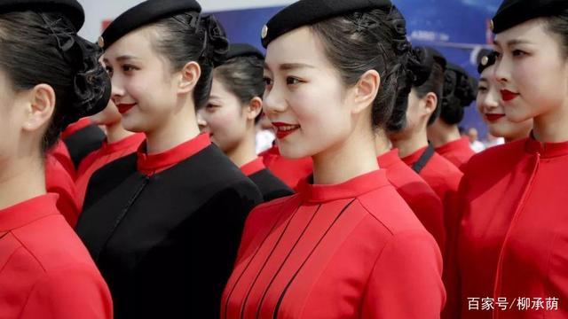 川航服饰很有地域特色,像一串火红的辣椒