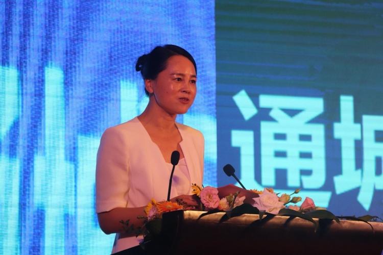 (县委常委,常务副县长朱凤英讲话)