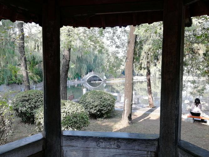 《诸葛茅庐》卧龙岗十大景之一.