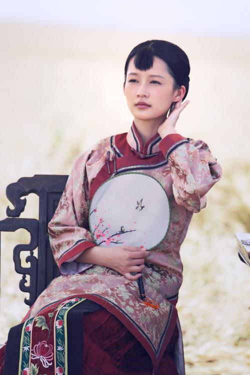 简介:李沁《白鹿原》田小娥图片,分享一组白鹿图片给大家,图中的明星