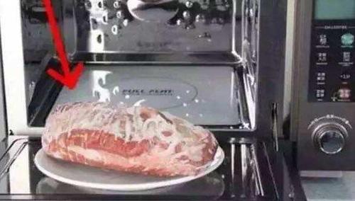 4,微波炉解冻   要说到解冻,微波炉有一个微解冻的功能,我们可以把