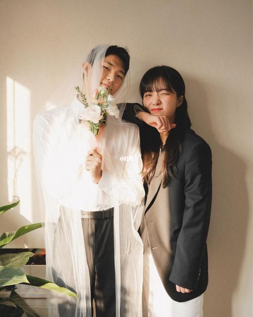 情侣写真|甜甜蜜蜜简约的婚纱写真_婚纱_写真_简约风