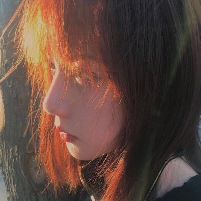 氛围感女头/图源网络·礼拿_女生头像_我要个性网