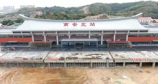 南安北站站房展露新颜近日,记者走访发现,作为兴泉铁路南安段重要节点