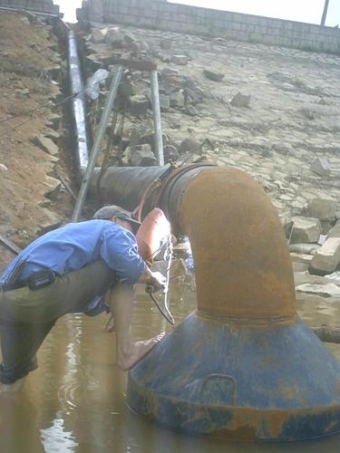 虹吸管安装焊接