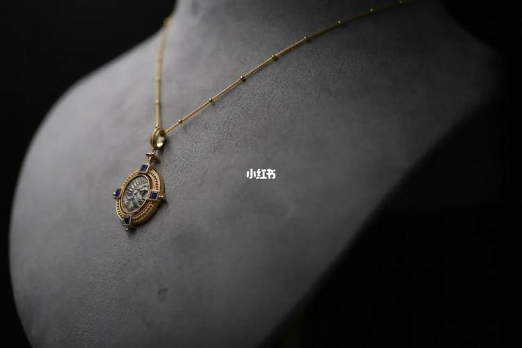 宝格丽古币吊坠_珠宝_吊坠_宝格丽怎么样_配饰_复古_国风_蓝宝石_穿搭