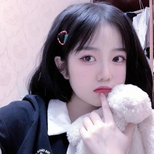 好看的大学生美女头像