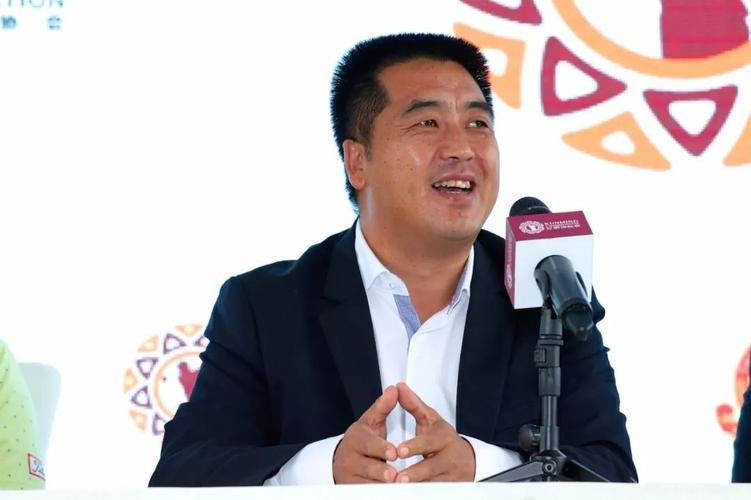图集| 梅赛德斯-奔驰座驾亮相玉龙湾
