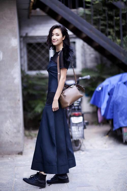 徐静蕾暴瘦8斤也难掩盖发福成"老徐"的事实!发型更是一言难尽