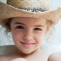 清新萌小孩头像:喜欢你呆呆笑脸