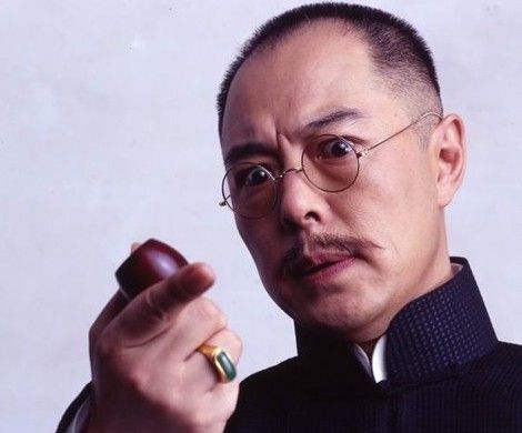 嘉宾简介:张铁林,著名演员,因扮演《还珠格格》里的"皇阿玛"