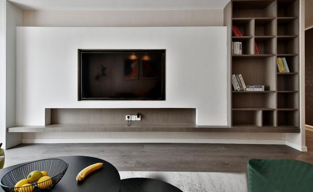 客厅电视背景墙做了一个定制电视柜