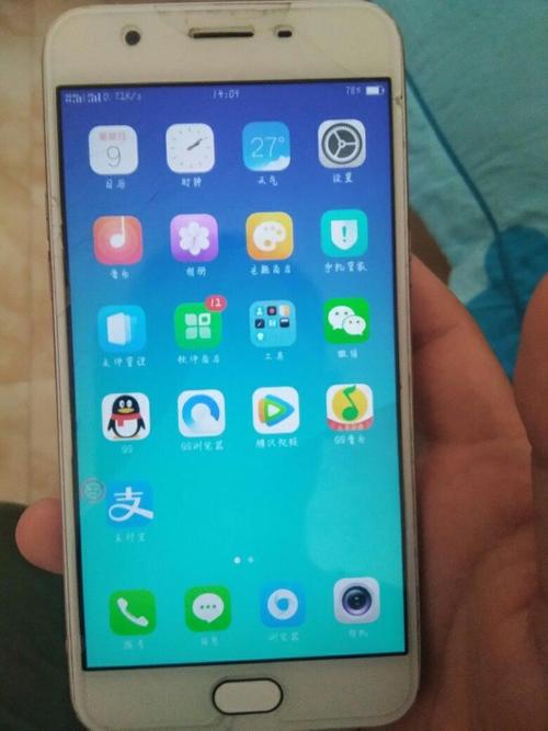oppo a57 金色 32g 3gb oppoa57可吃鸡王者屏幕上面有小裂痕