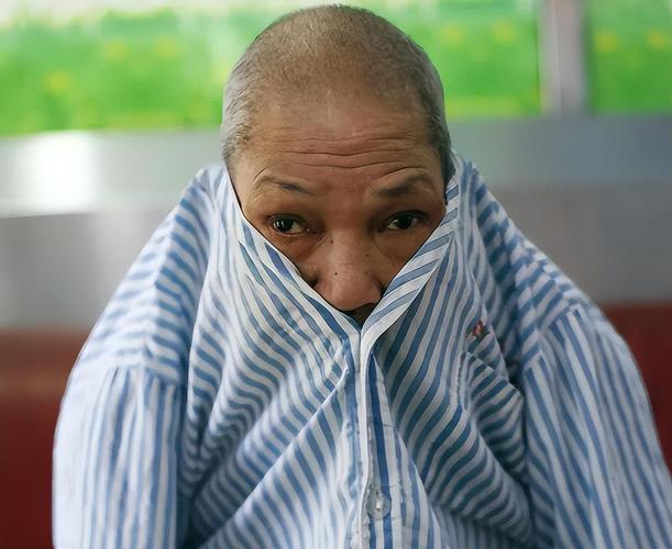 回顾:女婴被爷爷从3楼扔下而亡,法院判无罪,儿子:他有精神病