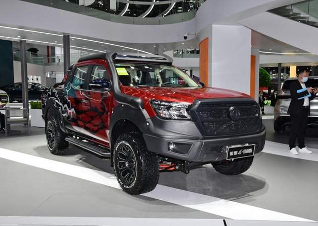 今天要说的这款皮卡,就是锐骐6穿越版,这款车是在锐骐6越野版基础上