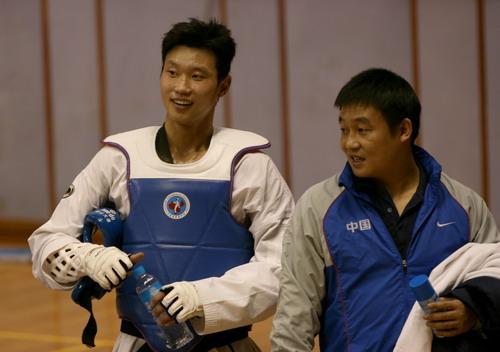 图文:跆拳道冠军赛第三日 潘冬冬获胜兴奋不已