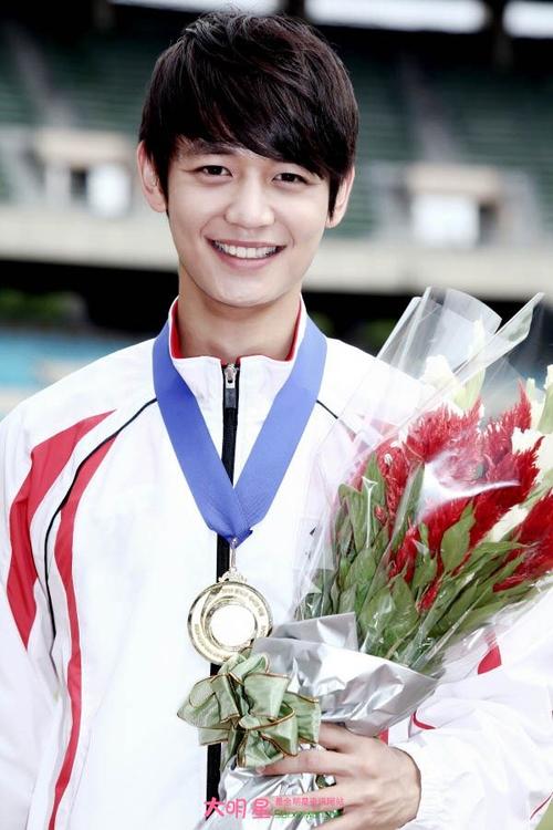 崔珉豪是整容的吗 崔珉豪整容前后对比照,谁的理想型是崔珉豪,在2006