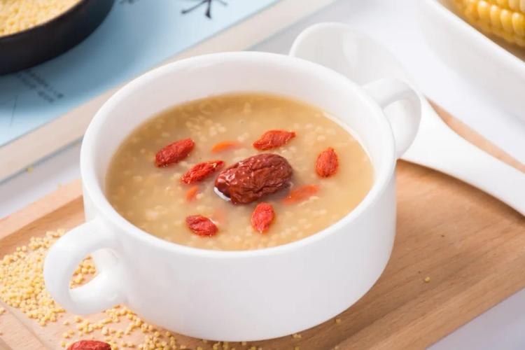 11,红枣枸杞小米粥