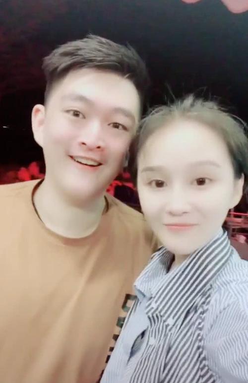 赵本山儿子女儿罕见同框,网友:这么一对比球球真好看