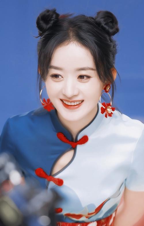 赵丽颖双丸子头可爱旗袍装,宛如十八岁少女!