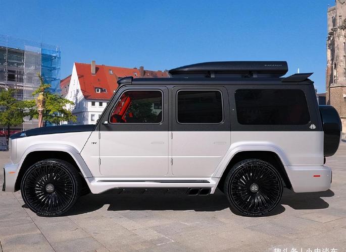 2021款迈巴赫g900实车亮相外观炫酷堪称suv中的帝王
