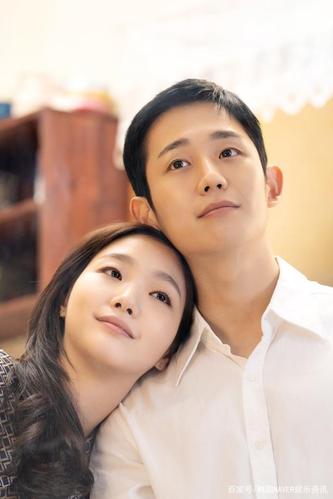 丁海寅&金高银:电影《柳烈的音乐专辑》剧照公开,复古小清新cp