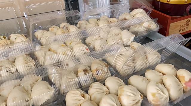 哈尔滨30年包子店,4元一个馅料真的足,一天能卖2000多