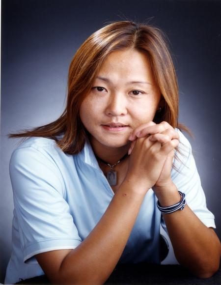 图文-2004中国奥运女足代表团 女足队员腾巍
