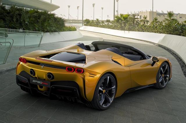 硬顶敞篷跑车,法拉利sf90 spider闪耀亮相