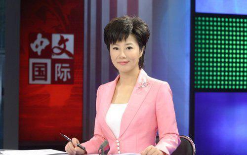 央视女主播叶迎春胸部走光 曾不穿内衣录节目性感妖娆