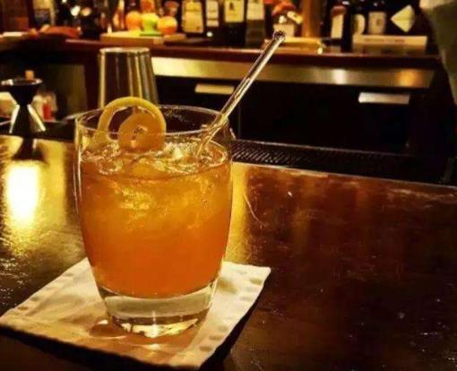 世界上最烈的鸡尾酒排名,吉普森烈性又辛辣,干味马天尼度数高